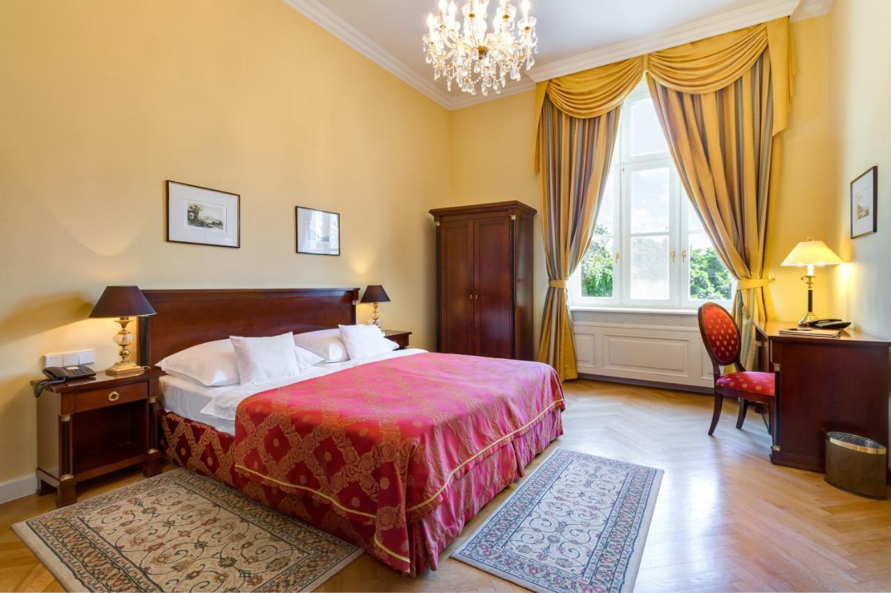 Castle Hotel Grof Degenfeld Superior Tarcal Esterno foto