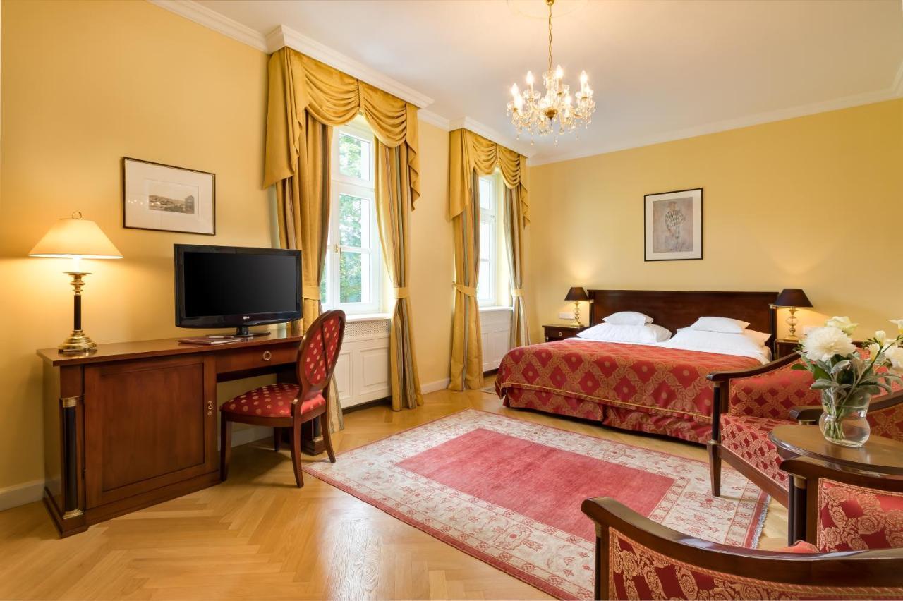 Castle Hotel Grof Degenfeld Superior Tarcal Esterno foto