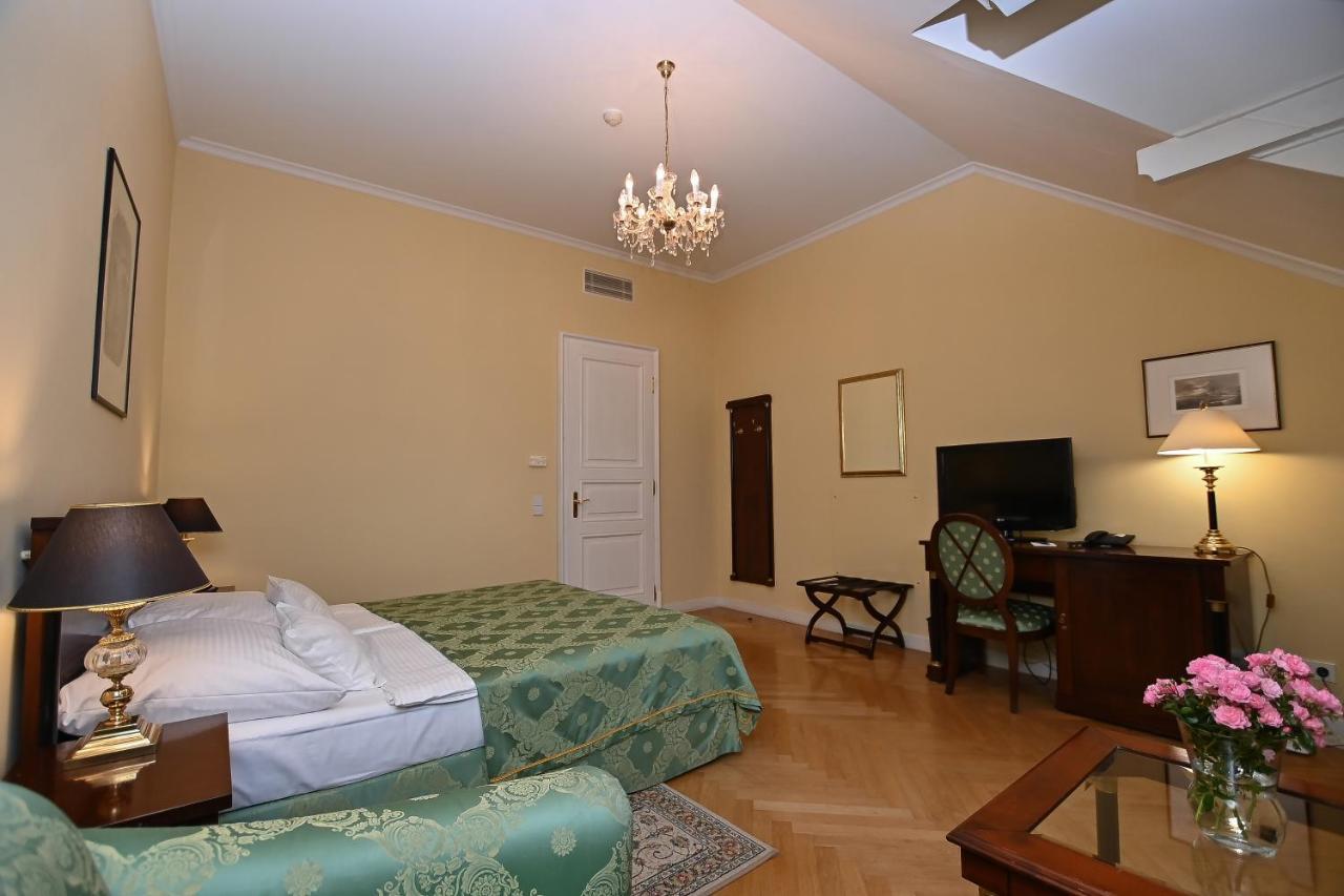 Castle Hotel Grof Degenfeld Superior Tarcal Esterno foto