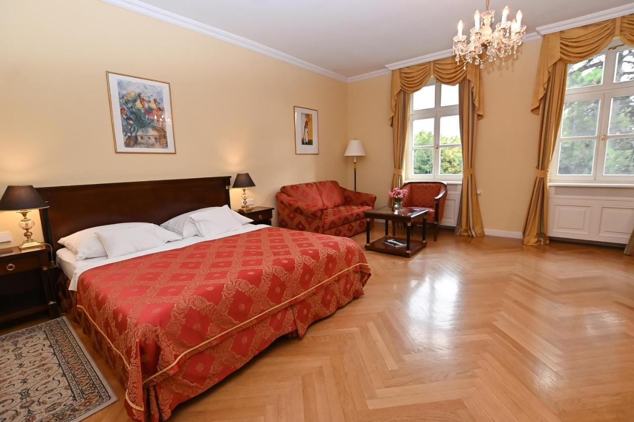 Castle Hotel Grof Degenfeld Superior Tarcal Esterno foto