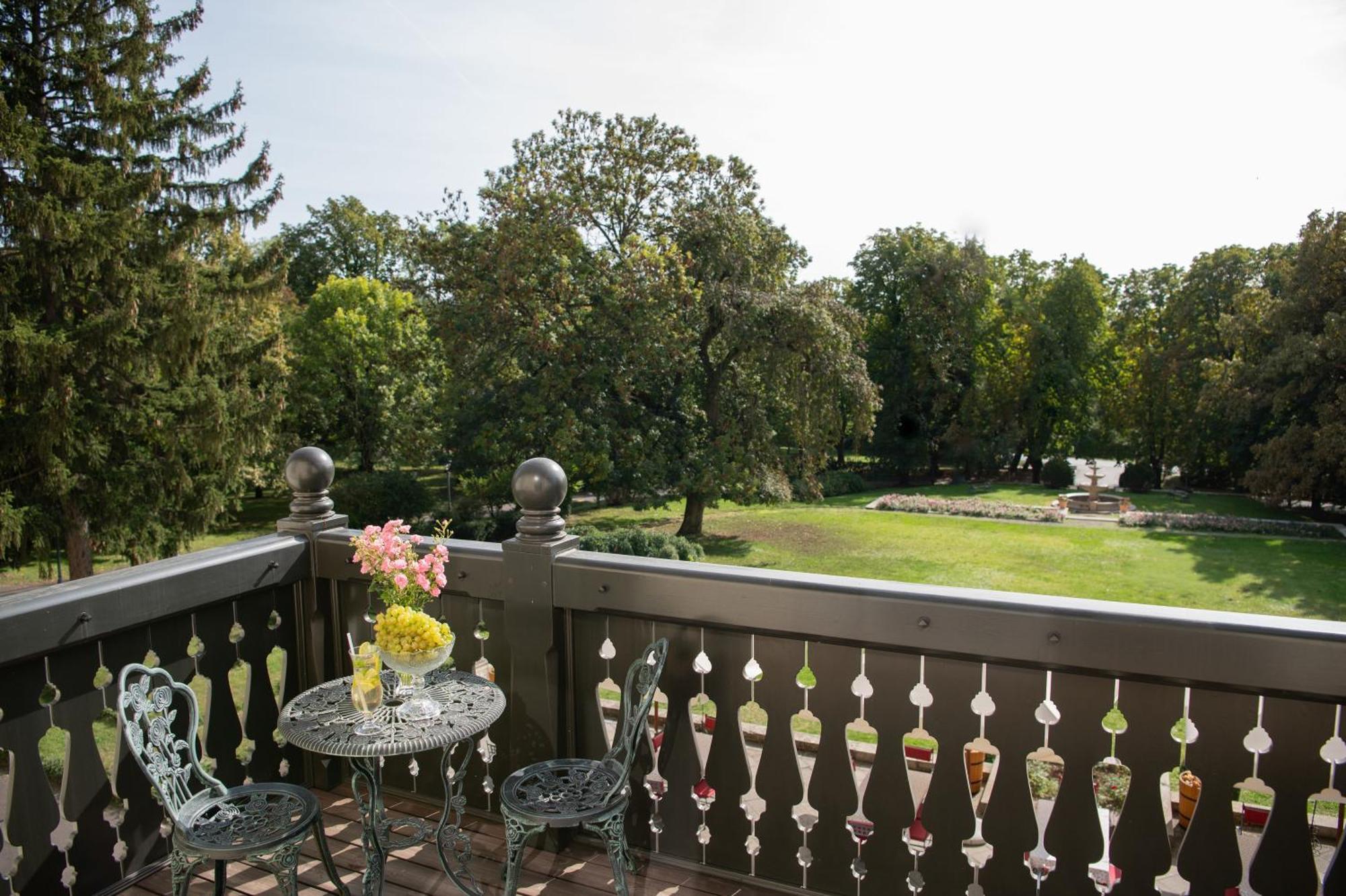 Castle Hotel Grof Degenfeld Superior Tarcal Esterno foto