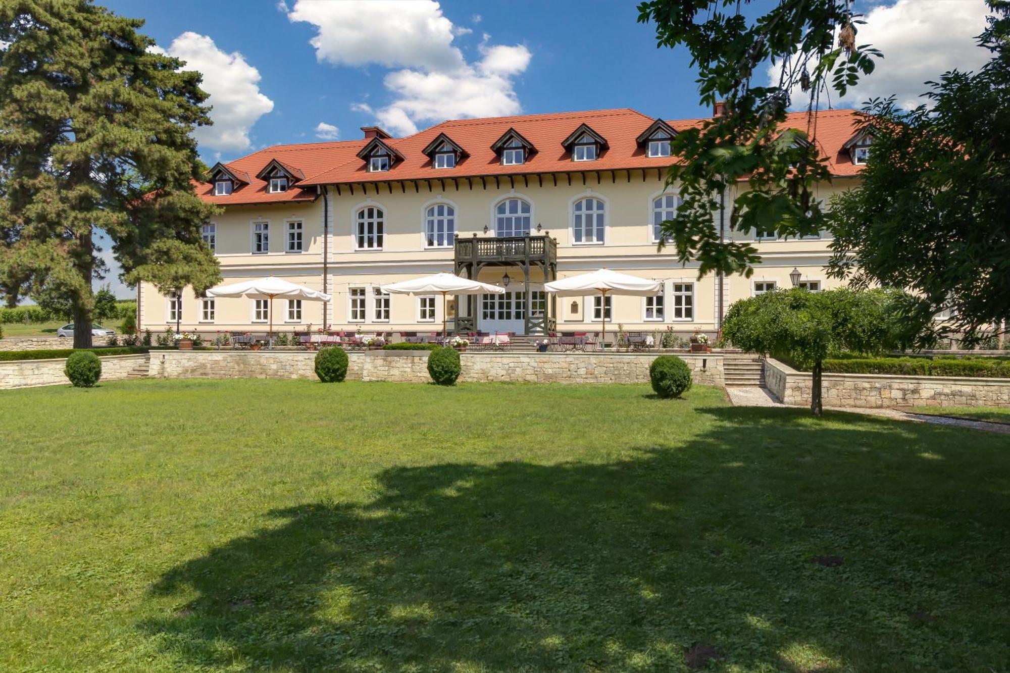 Castle Hotel Grof Degenfeld Superior Tarcal Esterno foto