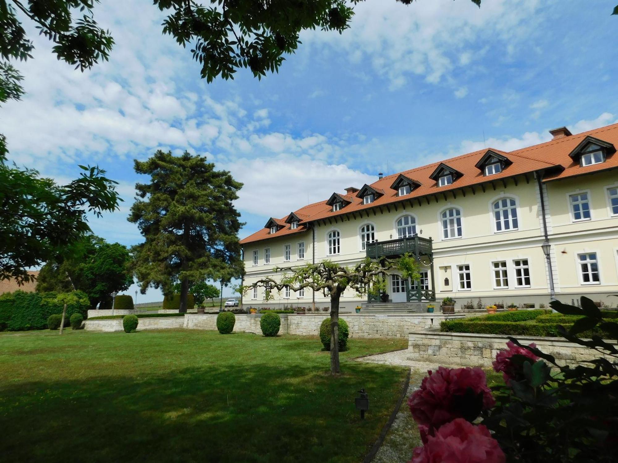 Castle Hotel Grof Degenfeld Superior Tarcal Esterno foto