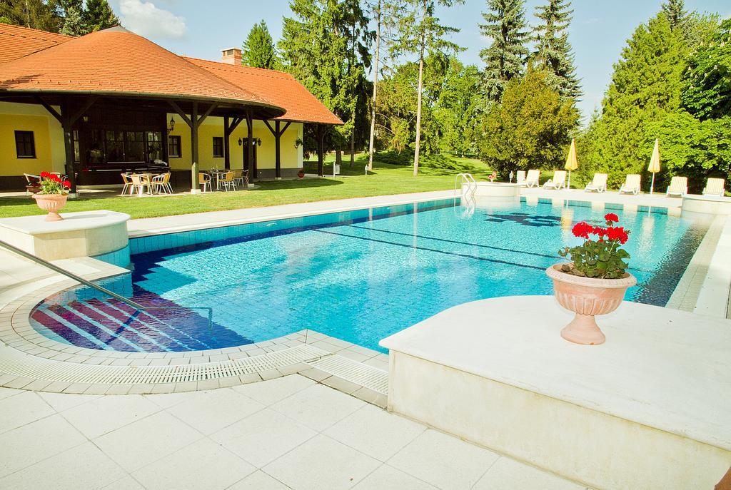 Castle Hotel Grof Degenfeld Superior Tarcal Esterno foto